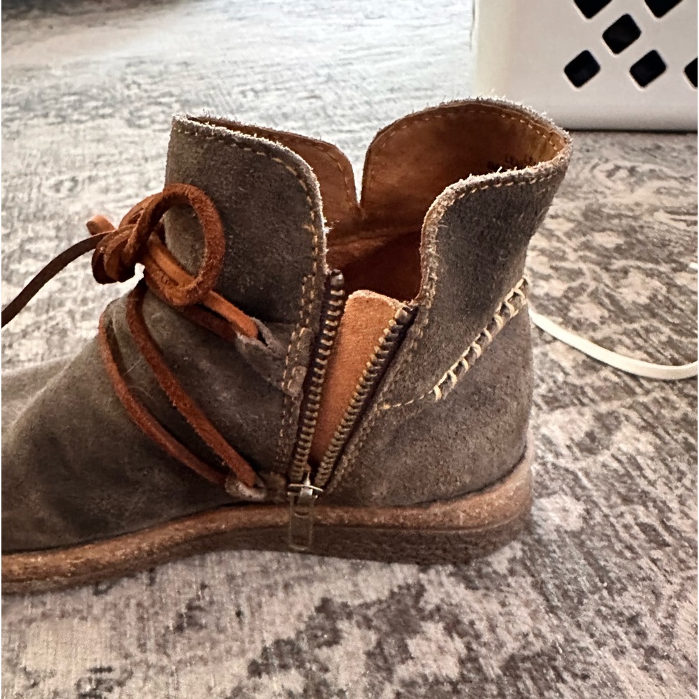 Like new hunter green boots